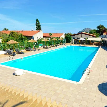 Calanica Resort 4*