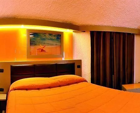 Semesteranläggning (resort) Calanica 4*