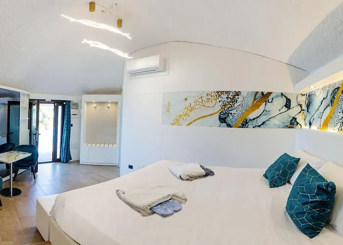 אתר נופש Calanica 4*