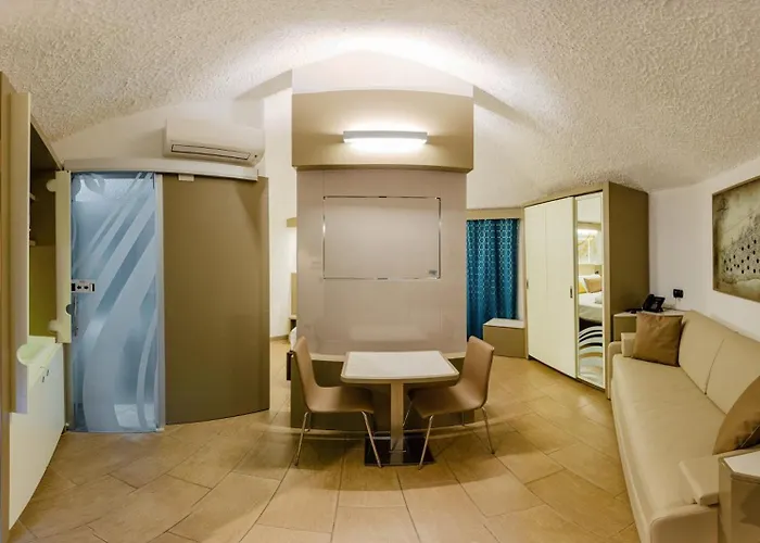 Calanica 4* צ'פאלו