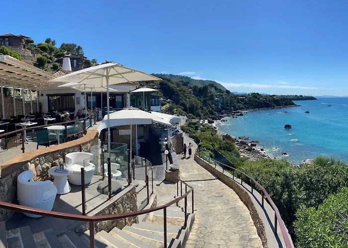 Calanica אתר נופש 4*