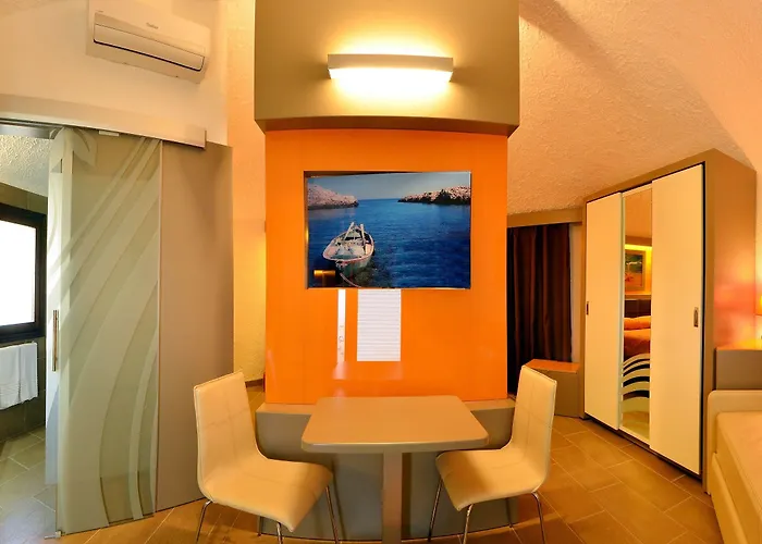 Calanica אתר נופש 4*