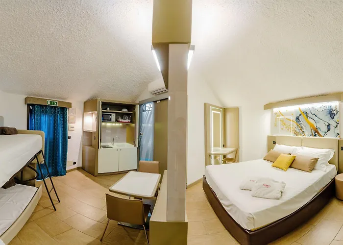 Calanica אתר נופש 4*