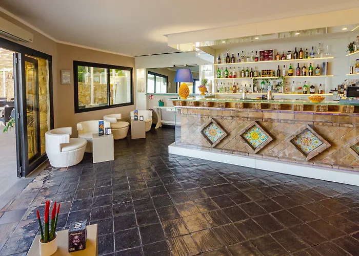 Calanica אתר נופש 4*