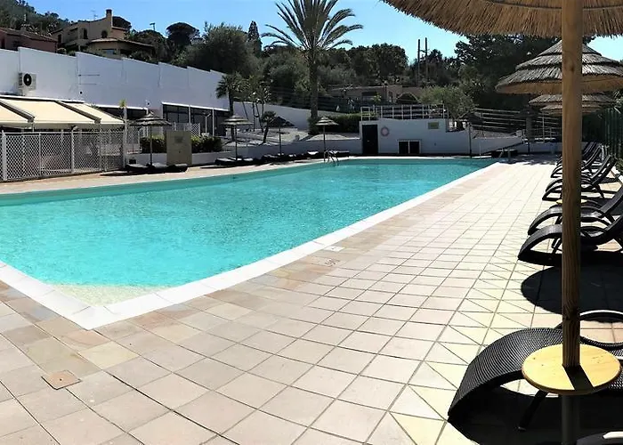 Calanica אתר נופש 4*