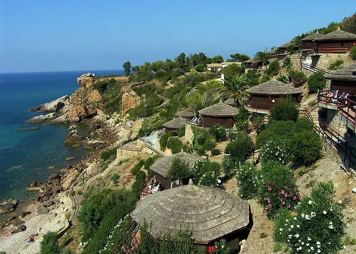 Calanica אתר נופש 4*