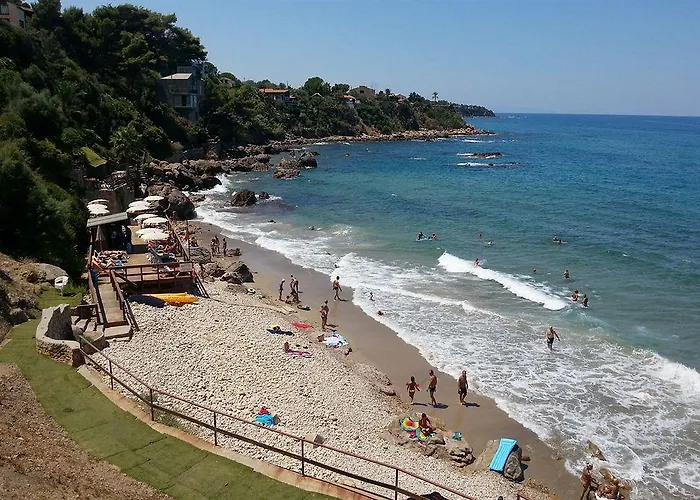 Calanica אתר נופש 4*