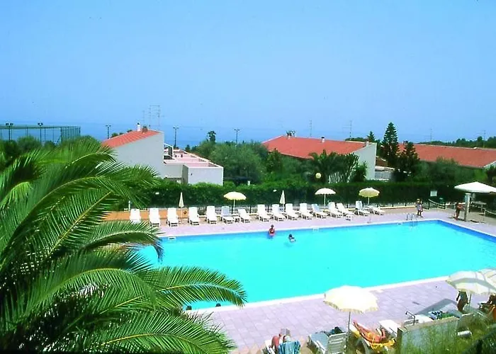 Calanica 4* צ'פאלו